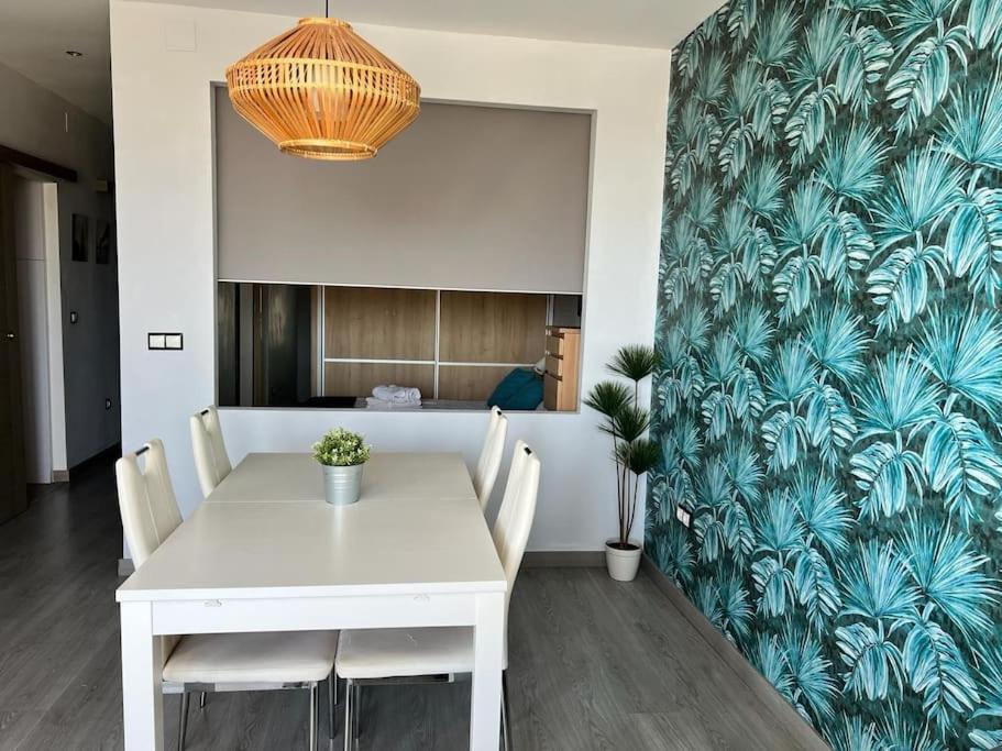 Espectacular Apartamento Junto Al Mar, Con Piscina En Малага Экстерьер фото